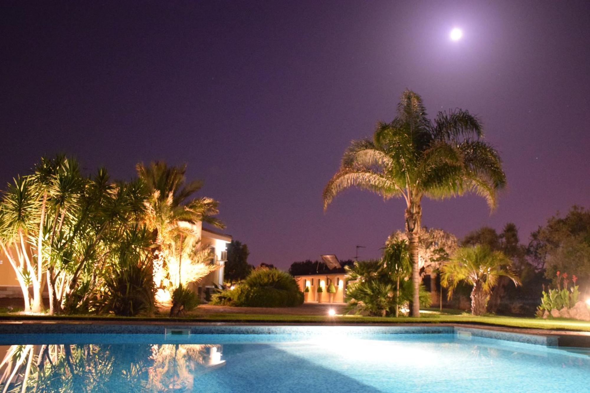 B&B Quattrostelle Cavallino di Lecce Bagian luar foto