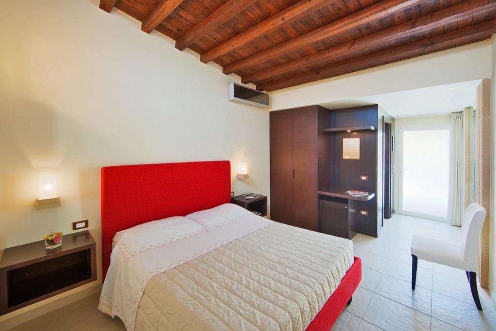 B&B Quattrostelle Cavallino di Lecce Bagian luar foto