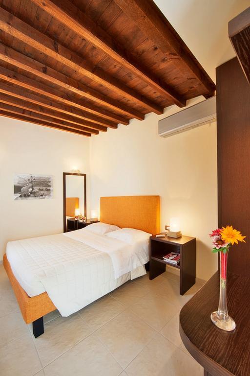 B&B Quattrostelle Cavallino di Lecce Bagian luar foto