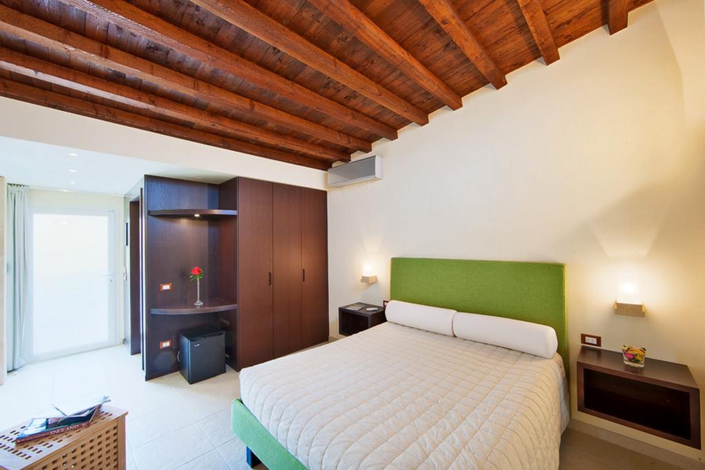 B&B Quattrostelle Cavallino di Lecce Bagian luar foto