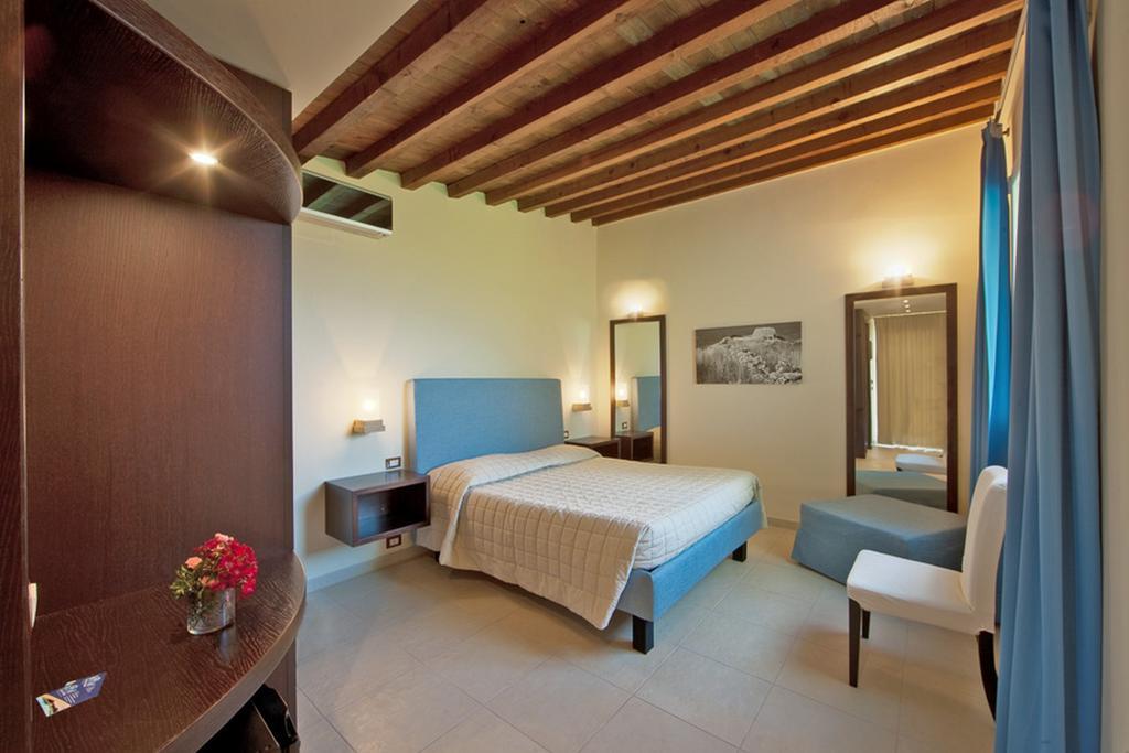 B&B Quattrostelle Cavallino di Lecce Bagian luar foto